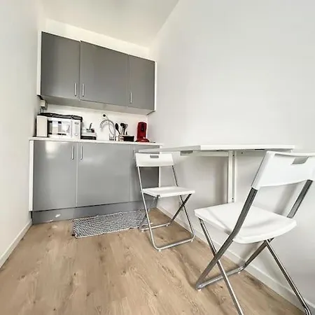 Station 173 D Bruxelles-Charleroi-Airport Apartment Exterior photo